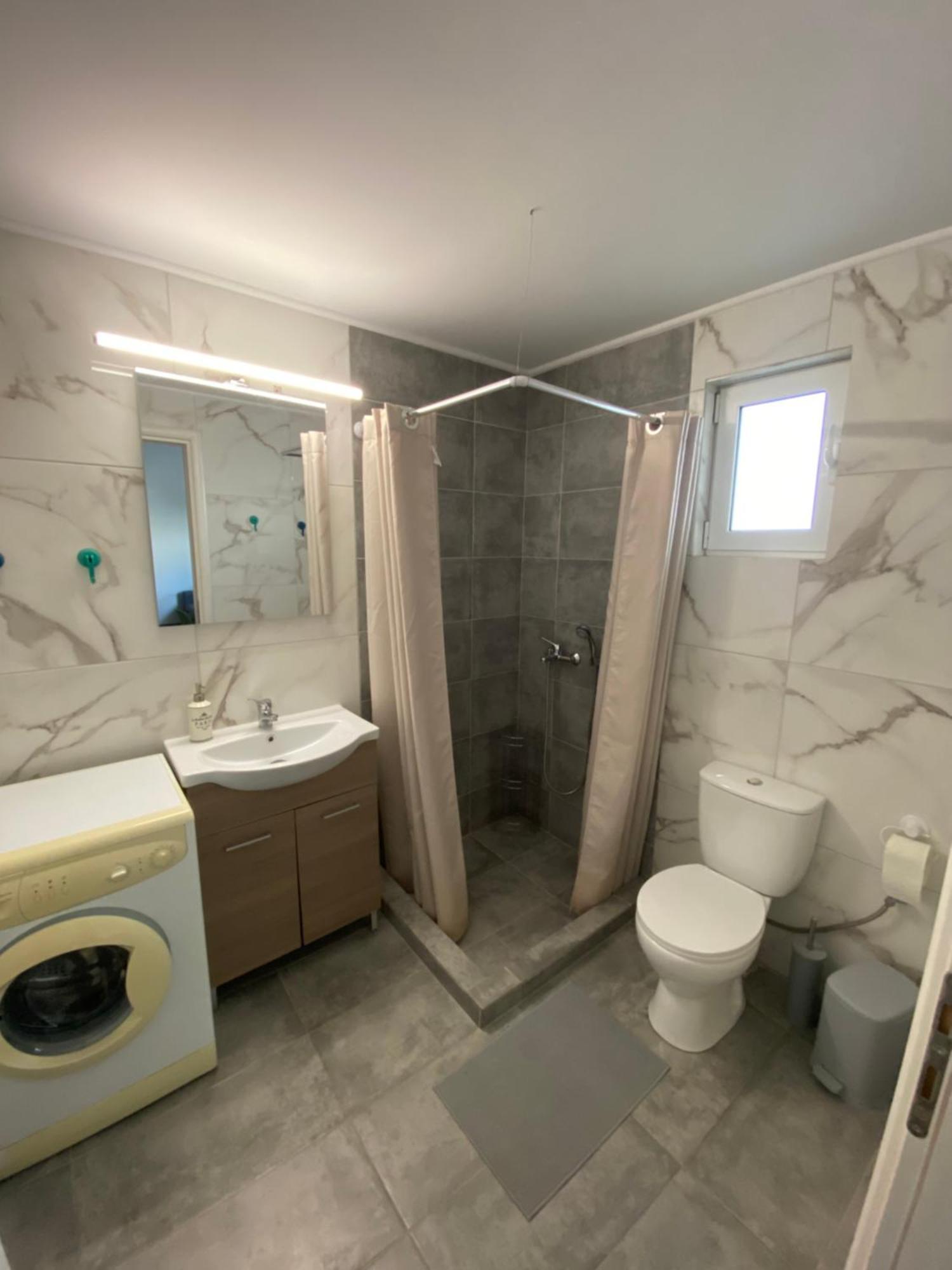 Thanos apartments Koropíon Exterior foto
